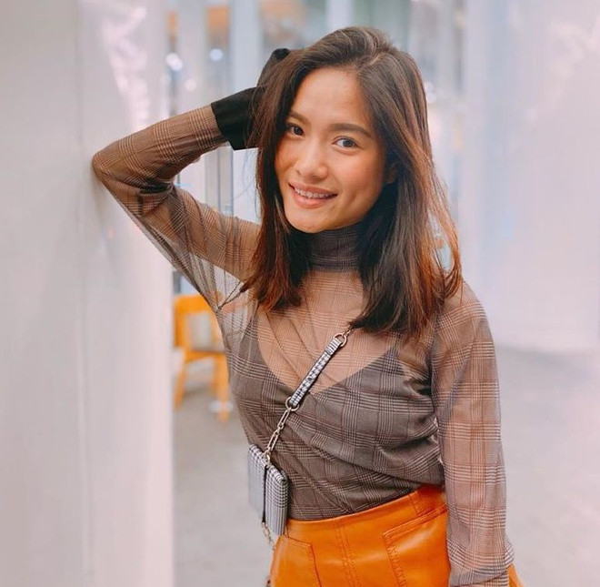 Ngoài công việc truyền hình, Mai Trang còn là giáo viên Tiếng Anh. Cô từng gây chú ý với clip gợi ý cách tiết kiệm 9 triệu đồng/tháng và nhận được sự ngưỡng mộ của nhiều người khi tự mua nhà, tậu xe trước năm 27 tuổi.