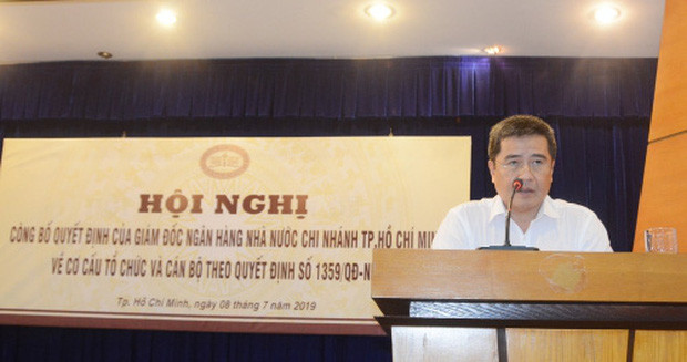 Trong một số tấm hình chụp trong lễ ăn hỏi cho thấy bố vợ tương lai của Công Phượng là ông Tô Duy Lâm, Giám đốc Ngân hàng Nhà nước chi nhánh TP HCM.