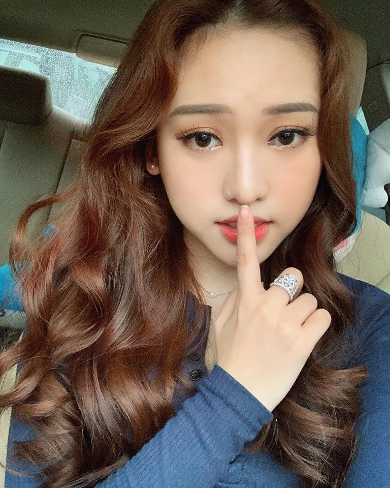 Nổi lên với thị phi, nghiện thẩm mỹ, Thúy Vi trở thành cái cái tên được CĐM chú ý.