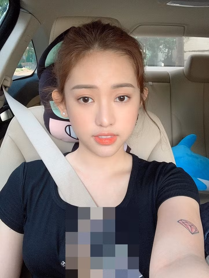 Dù bị gắn mác "tiểu tam" chen chân vào mối tình Midu - Phan Thành. Từ đó, tên tuổi của hot girl Thúy Vi nổi như cồn.