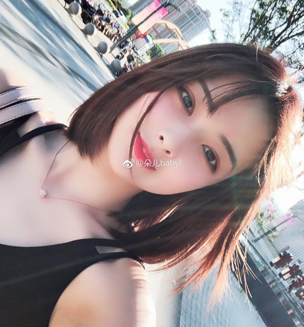 Sau 2 năm, cái tên Đoá Nhi không còn chiếm sóng mạng xã hội nữa thế nhưng cuộc sống của cô nàng vẫn nhận được sự quan tâm của nhiều người. Trang cá nhân của hot girl 9X sở hữu hơn 64 nghìn lượt theo dõi, dưới mỗi bài viết đều nhận được lượng tương tác cực lớn.