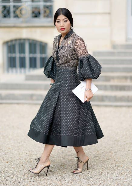 Công chúa Sirivannavari theo đuổi sự nghiệp thiết kế và kinh doanh thời trang, cô có một thương hiệu riêng được trình diễn tại các tuần lễ thời trang lớn trên thế giới. Cô cũng từng may mắn được nhà thiết kế Pierre Balmain của Balmain nâng đỡ, dạy dỗ và giới thiệu tới làng thời trang thế giới.