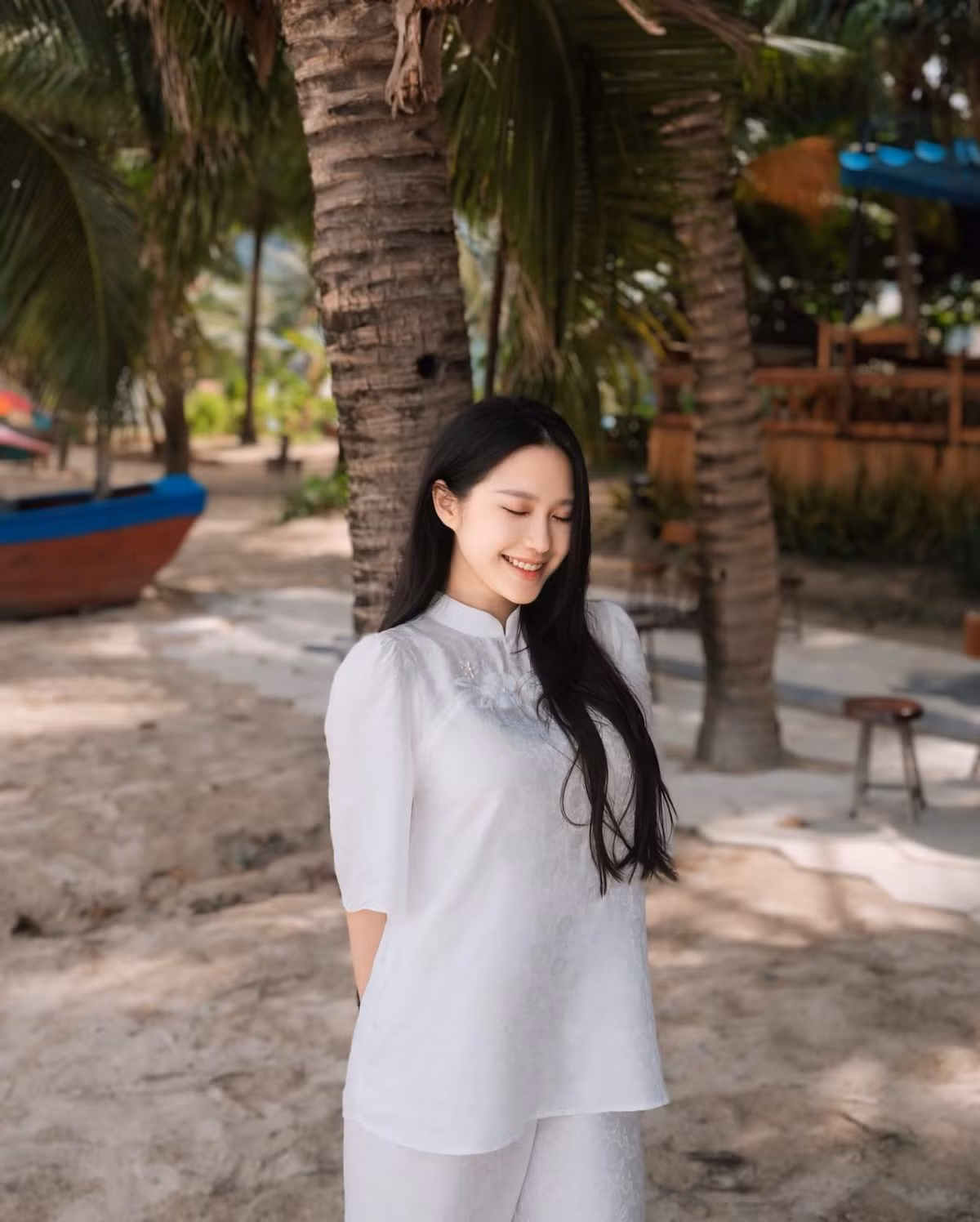 Trong loạt ảnh được đăng tải về chuyến đi mới nhất của cả gia đình, Đoàn Hải My vẫn xuất hiện với nhan sắc xinh đẹp, có phần mặn mà đằm thắm hơn.