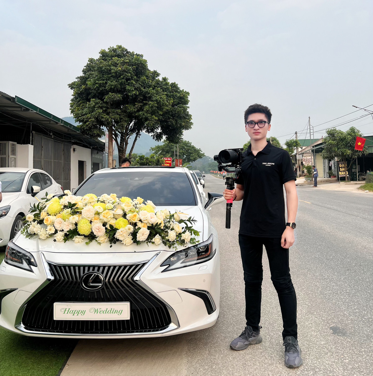 Được biết, đội ngũ thực hiện hình ảnh và phóng sự cưới cho cặp đôi - Thái JosephWedding là một studio có tiếng ở Hà Tĩnh, từng thực hiện những bộ hình cưới chất lượng cho rất nhiều tên tuổi có tiếng.