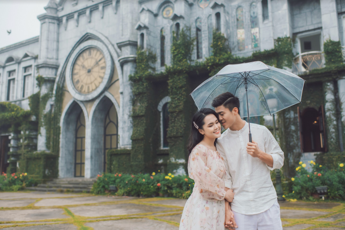 Quỳnh Anh quen Duy Mạnh vào năm 2015 khi cả hai cùng tham gia vào một sự kiện do cộng đồng fan Man City tổ chức. Ngay lúc đó, cầu thủ của CLB Hà Nội đã gây ấn tượng bằng hành động nhường ghế và nước da trắng.