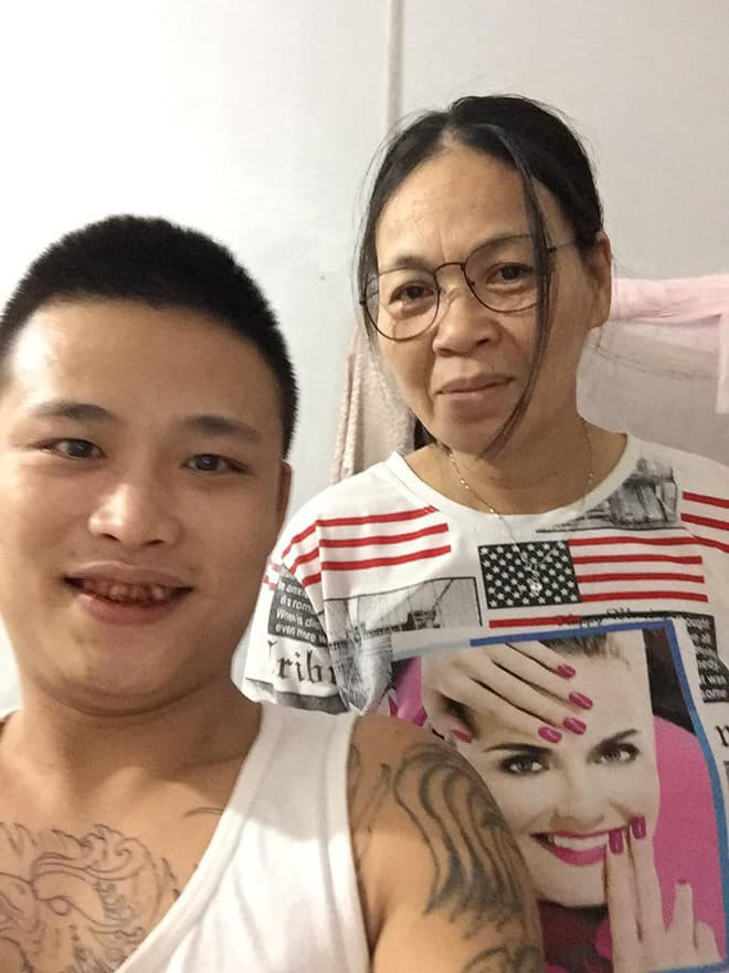 Vượt qua mọi rào cản, cặp đôi vẫn ở bên nhau hạnh phúc và dần được chấp nhận bởi người thân, họ hàng cũng như làng xóm. Thời điểm đó anh Đức không có ý định sinh con và sẽ dành dụm tiền để chăm sóc cho vợ và 4 người con riêng của vợ.