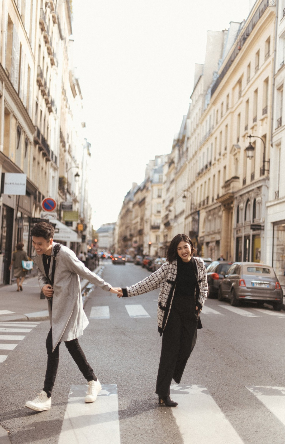 Hồi tháng 11, Trang Lou và Tùng Sơn khoe ảnh du lịch tại Pháp. Cặp đôi thường xuyên cùng nhau đi nước ngoài. Trước đó nhiều lần vợ chồng hot girl đi Hàn Quốc, Đài Loan du hí,....