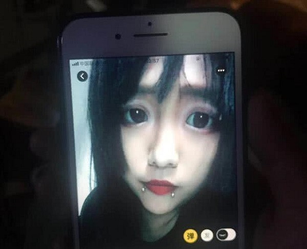 Trường hợp dở khóc dởi cười tiếp theo cũng được chú ý, được biết chàng trai và cô gái đã quen qua game, thường xuyên nói chuyện, tâm sự với nhau. Qua một thời gian trò chuyện khá hợp, hai người đã quyết định gặp nhau để tiến tới mối quan hệ chính thức hơn.