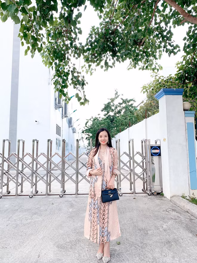 Cô nàng "hot girl bóng đá" cho biết bác sĩ khám định kỳ nói Pali rất trộm vía, cứng cáp và được thừa hưởng nhiều nét đẹp của mẹ.