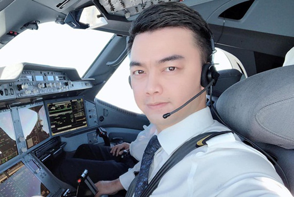 Tuy nhiên, sau khi lớn lên, anh quyết định không theo đuổi con đường diễn xuất mà chọn ngành hàng không. Hà Duy hiện đang là phi công của Vietnam Airlines.