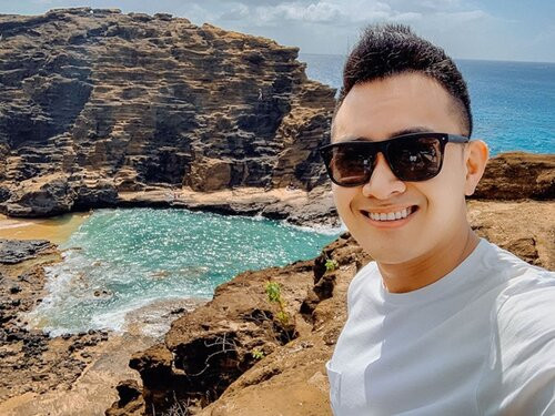 Ngoài thời gian làm việc, Thành Vinh cũng thường xuyên đi du lịch, khám phá những nền văn hoá khác nhau trên thế giới.