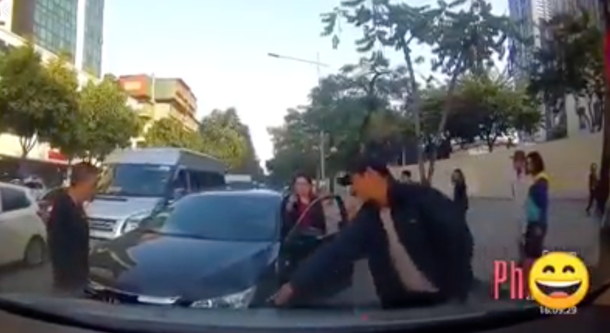 Lan lan ngang nguoc, tai xe o to con 