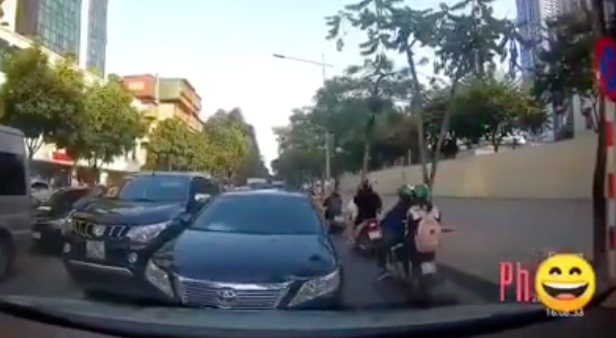 Lan lan ngang nguoc, tai xe o to con 