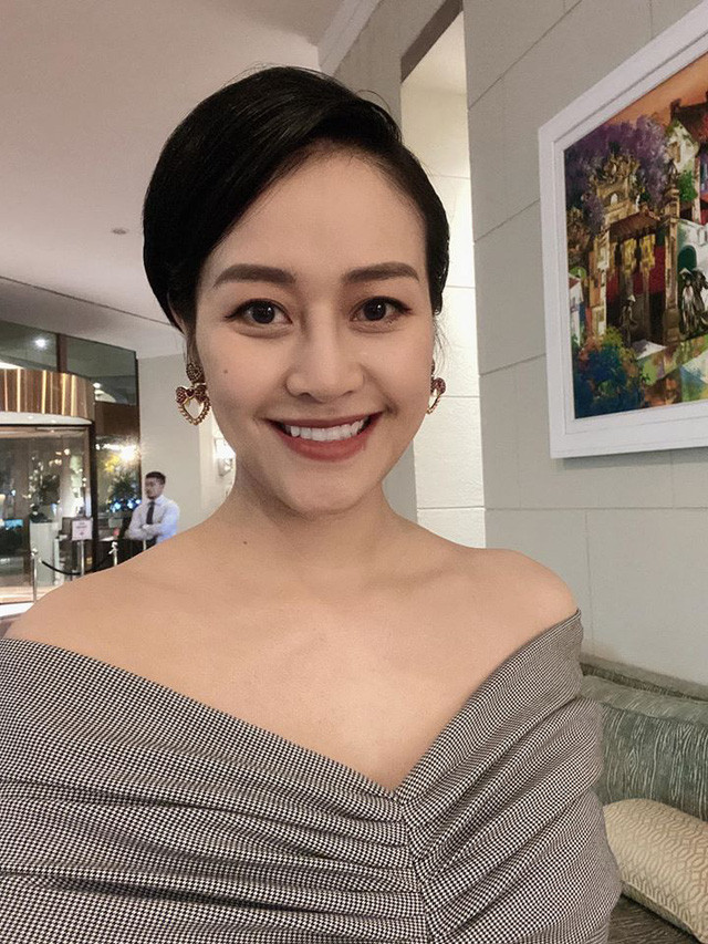 Nữ BTV trước đó cũng đã từng để tóc ngắn vô cùng sắc sảo và xinh đẹp.