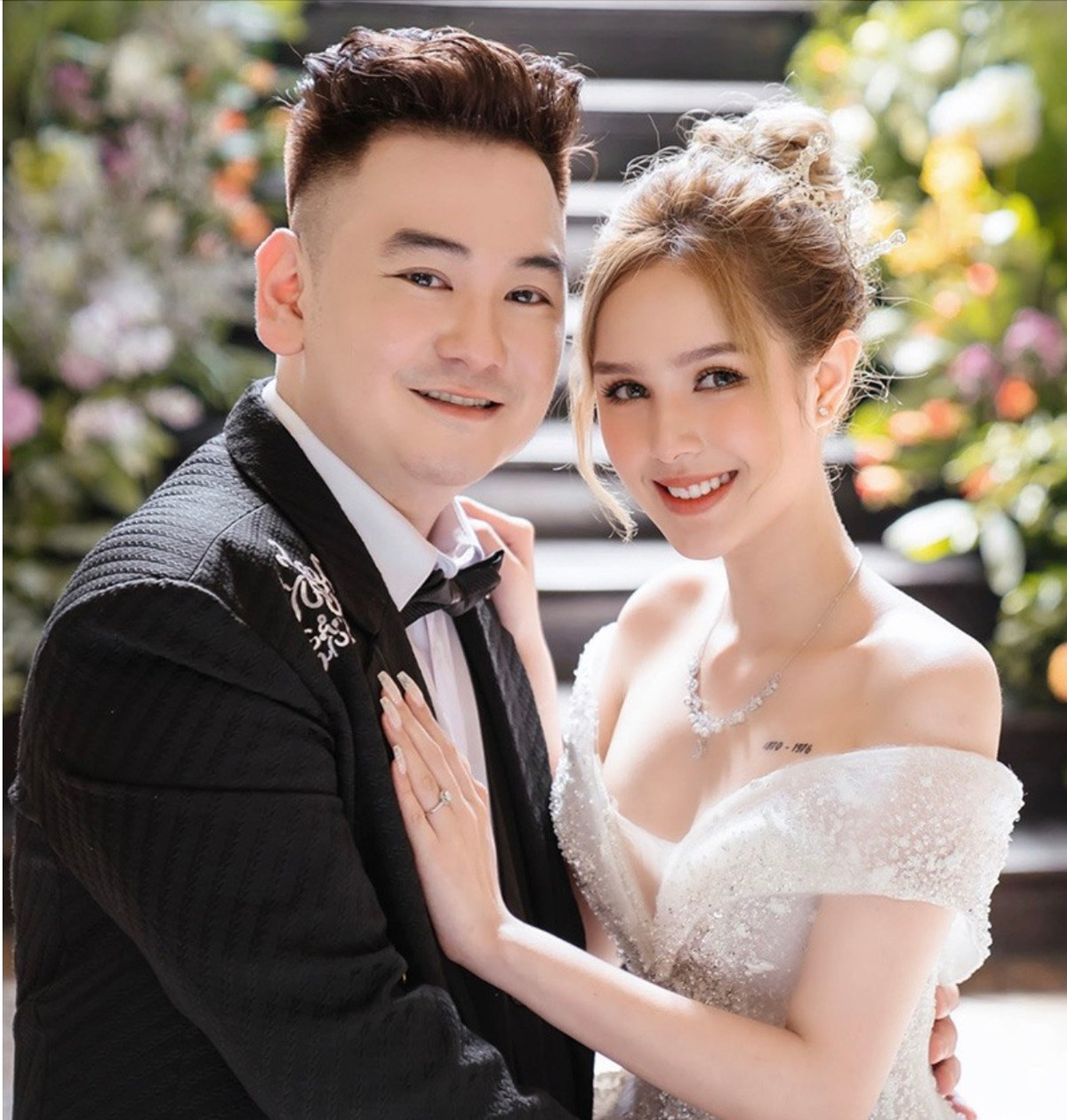 Cặp đôi từng có đám cưới xa xỉ với chiếc váy cưới có giá trị hàng tỉ đồng khiến nhiều người ngưỡng mộ.