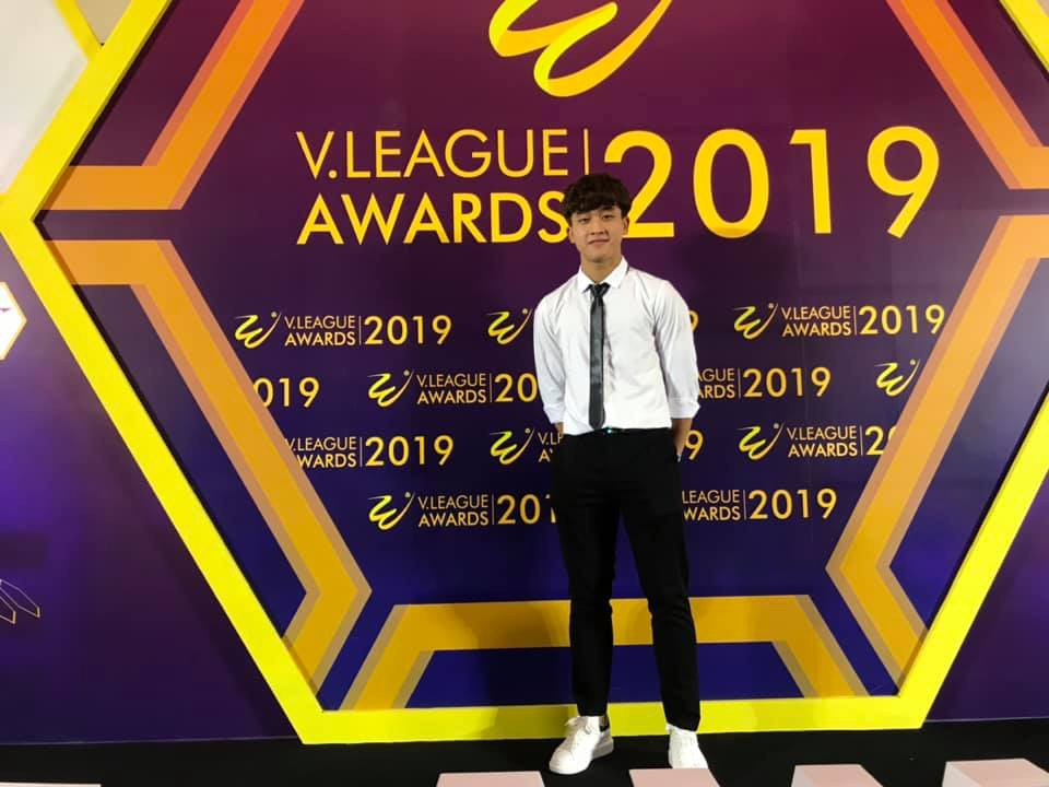 Chàng cầu thủ điển trai mới đây đã đã ẵm trọn danh hiệu vua phá lưới và cầu thủ Việt Nam xuất sắc nhất tại giải U21 Quốc tế 2019.
