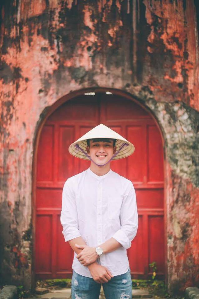 Sở hữu chiều cao 1m75 và gương mặt đẹp trai, đôi mắt hí như hot boy Hàn Quốc, Danh Trung được đánh giá là sớm trở thành visual.