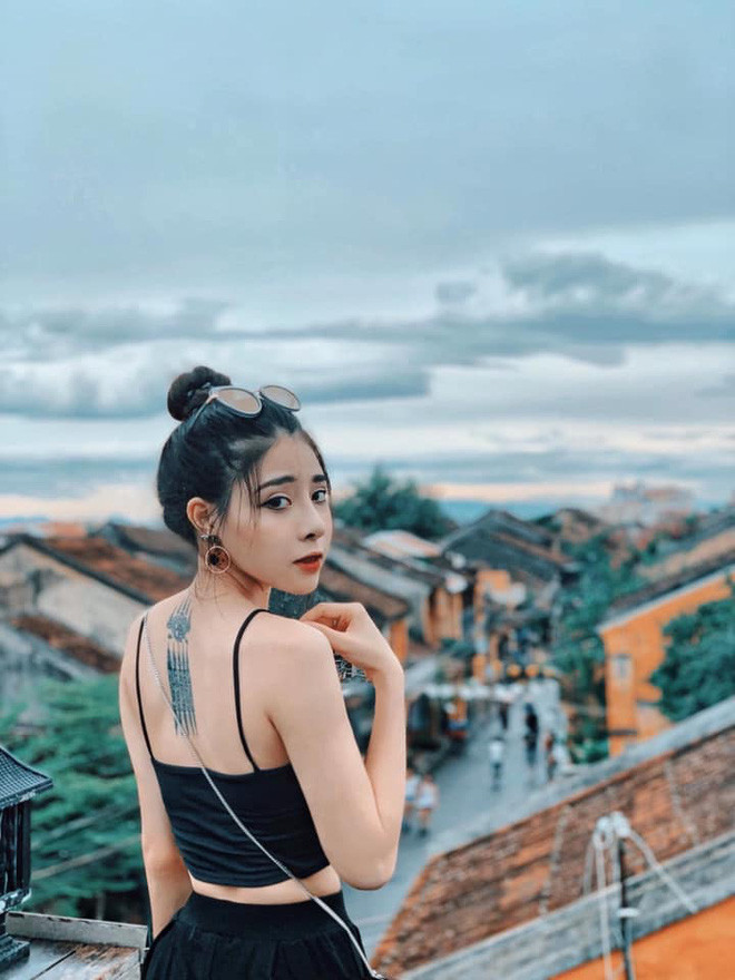 Trước đó, khi phim "Mắt biếc" đang quay, Trần Nghĩa từng dính rùm beng tình cảm với gốc Trang Anna, cô nàng có quá khứ khá tai tiếng.. Sau khi chia tay tình cũ, "thầy Ngạn" được cho là đang hẹn hò với "hot girl phòng tập" Trần Bích Hạnh.