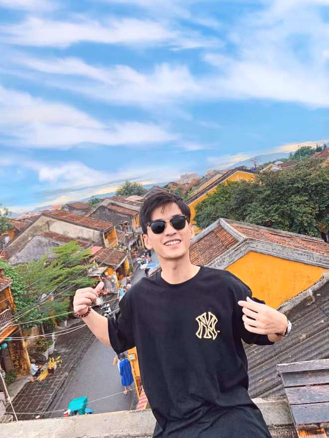 Sau khi " Mắt biếc" ra rạp và nhận được nhiều phản hồi tích cực từ phía khản giá, Trần Nghĩa (vai Ngạn) cũng thu hút được sự chú ý đặc biệt nhờ vẻ ngoài điển trai và diễn xuất tốt, khắc hoạ được nội tâm nhân vật.