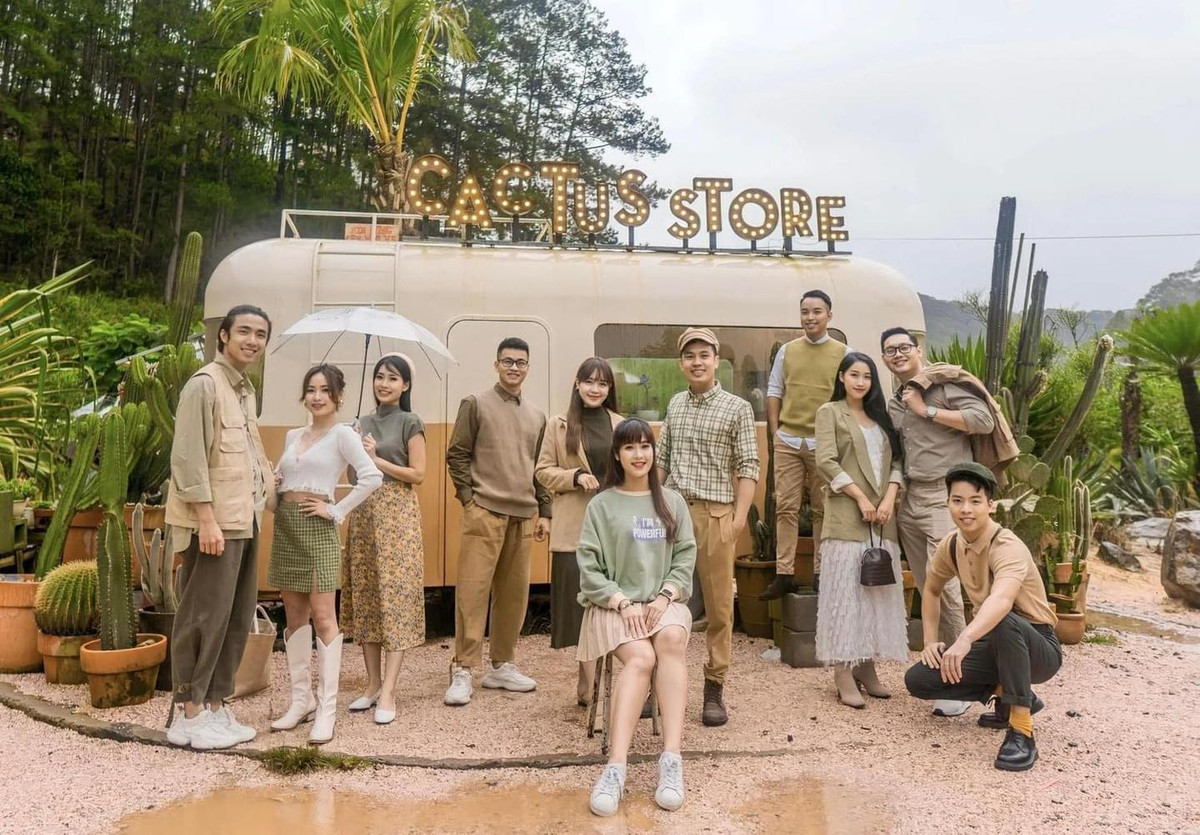 Dresscode tone nâu ấm khiến cả hội bạn trông rất "fashion".