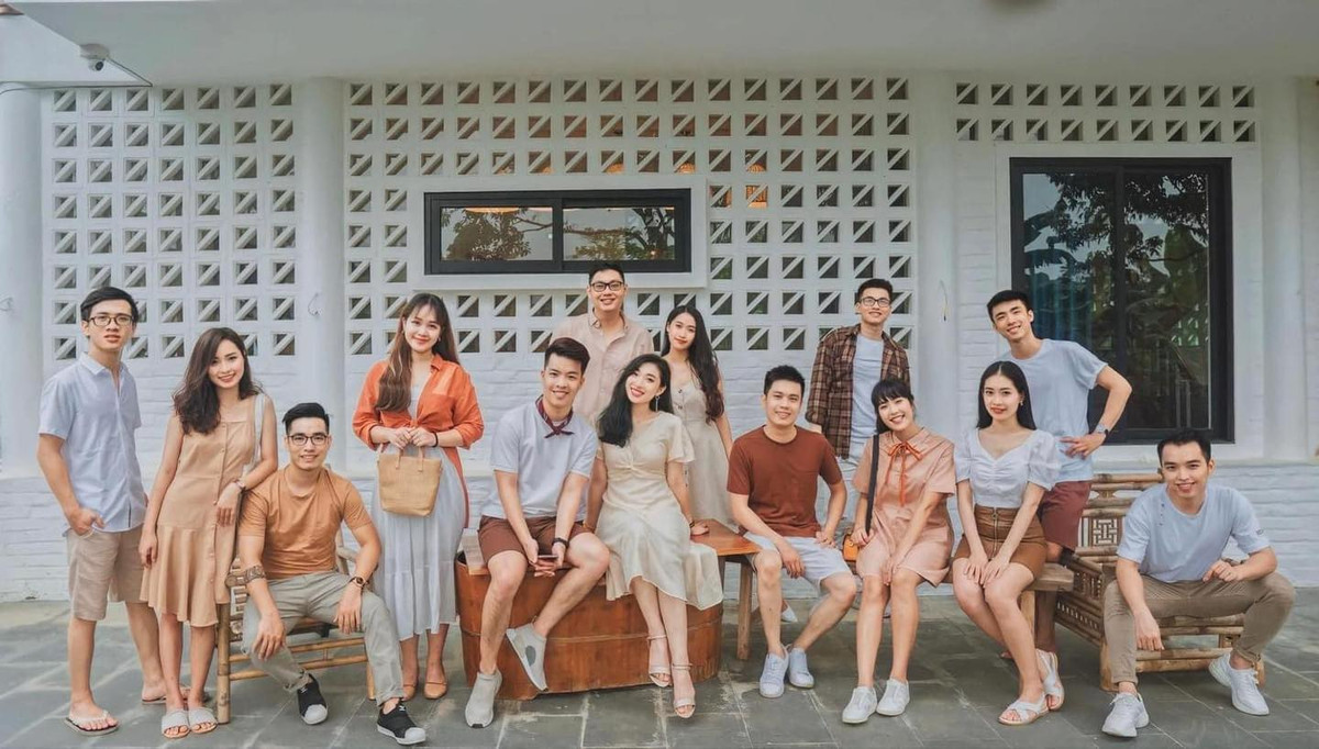 Theo chia sẻ, nhóm có 1 "tộc trưởng" để đứng đầu khi lên kế hoạch. Khi bàn bạc địa điểm du lịch, cả nhóm sẽ chọn theo số đông, sau đó 1 người lên kế hoạch đi đứng, ngủ nghỉ, ăn uống, concept chụp ảnh.