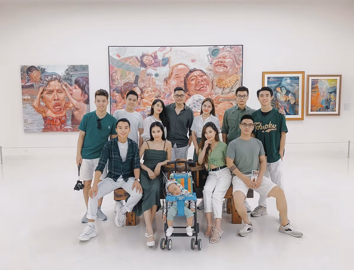 Các chuyến đi của nhóm bắt đầu có thêm các "tệp đính kèm" nhí.