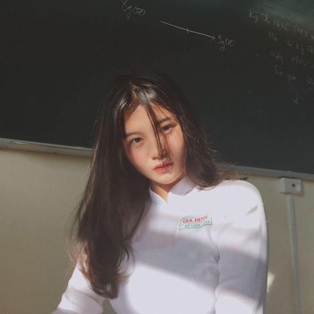 Nhờ sự thay đổi ngoại hình, cô nàng cũng có những trải nghiệm mới khi được một số cửa hàng thời trang mời làm mẫu ảnh. "Không ai còn dám chọc mình như trước, bản thân mình cũng cảm thấy tự tin hơn rất nhiều" - Mỹ Linh chia sẻ.