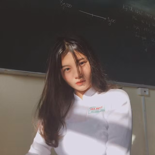 Nhờ sự thay đổi ngoại hình, cô nàng cũng có những trải nghiệm mới khi được một số cửa hàng thời trang mời làm mẫu ảnh. "Không ai còn dám chọc mình như trước, bản thân mình cũng cảm thấy tự tin hơn rất nhiều" - Mỹ Linh chia sẻ.