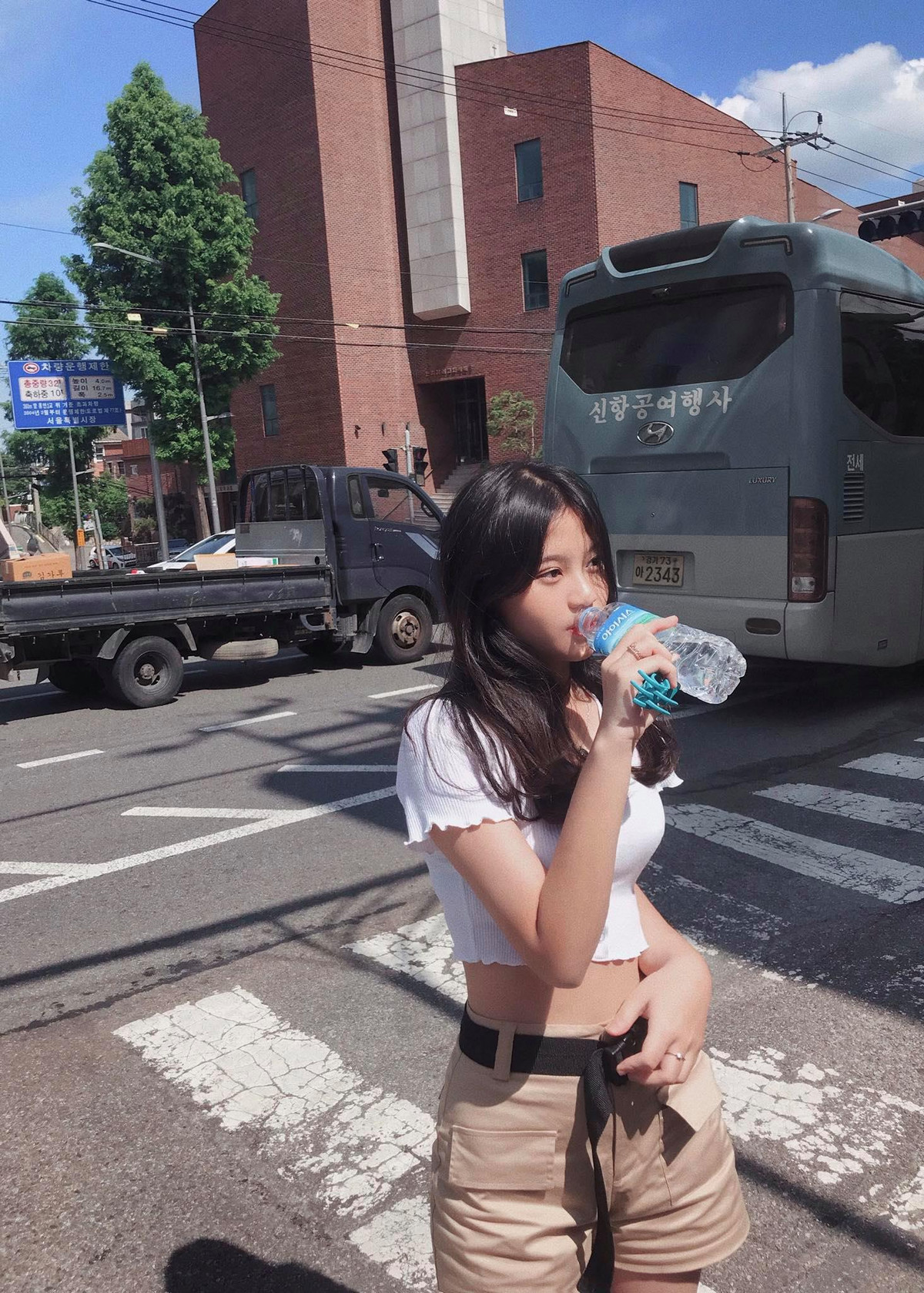 Đi kèm với ngoại hình xinh đẹp, hot girl 10X còn có thành tích học tập đáng nể. Năm lớp 9, Mỹ Linh từng đạt giải nhì học sinh giỏi cấp thành phố môn Tiếng Anh.