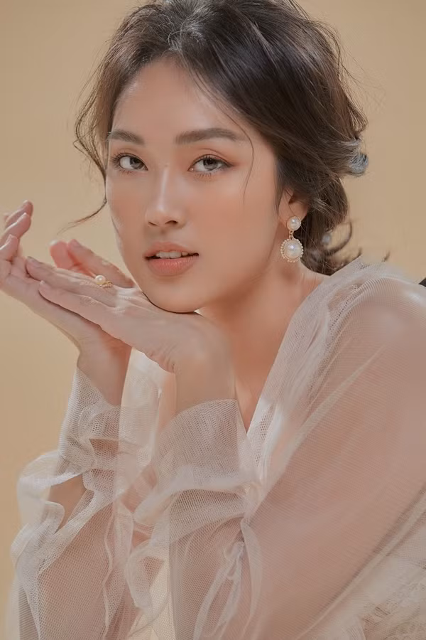 Xuất thân là MC với hình ảnh hot girl, Misoa mạnh dạn thay đổi bản thân gần đây. Cô lấn sang nhiều công việc như beauty blogger, diễn viên, kinh doanh.