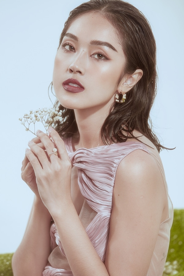 Misoa nói: "Bạn đừng cố biến mình thành một ai khác vì sống thật với bản thân vẫn hơn là trở thành bản sao của một ai đó".