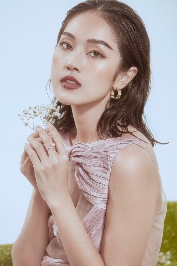 Misoa nói: "Bạn đừng cố biến mình thành một ai khác vì sống thật với bản thân vẫn hơn là trở thành bản sao của một ai đó".