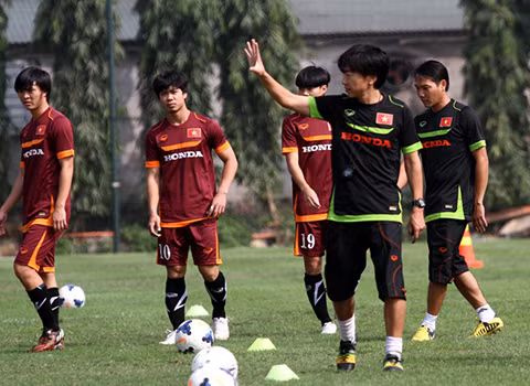 HLV Miura noi gi U23 Viet Nam sau mot tuan tap trung?