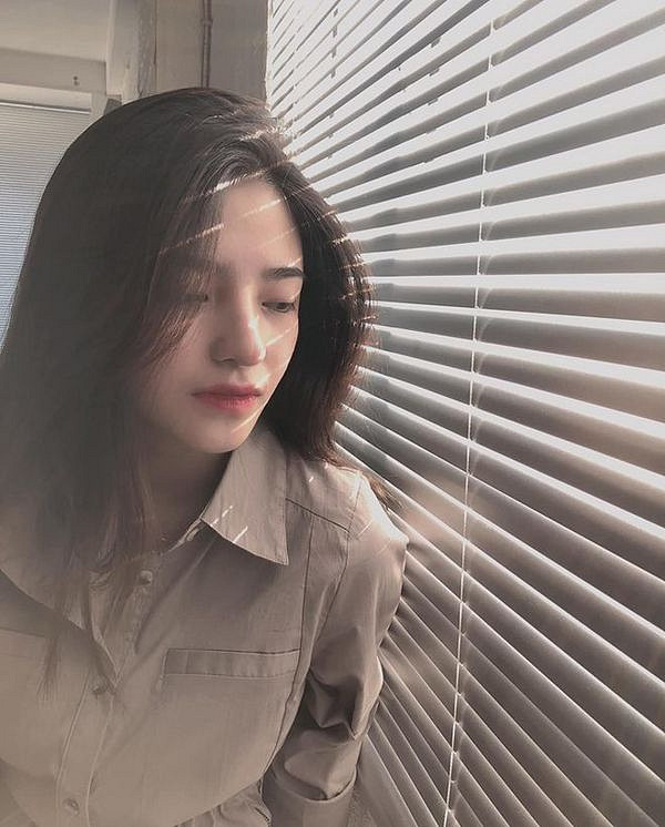 Phong cách thời trang này được nhiều dân mạng đánh giá phù hợp với gương mặt lạnh lùng, dáng ngầu và nét sang chảnh của Diệu Anh.