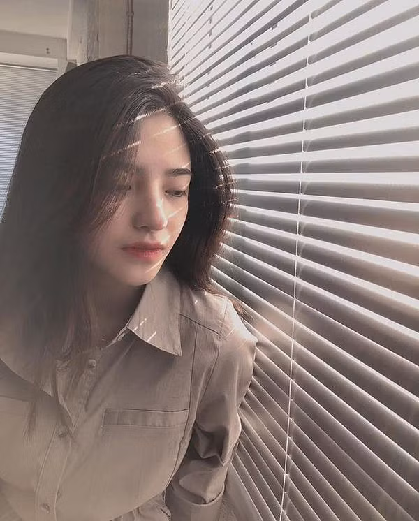 Phong cách thời trang này được nhiều dân mạng đánh giá phù hợp với gương mặt lạnh lùng, dáng ngầu và nét sang chảnh của Diệu Anh.