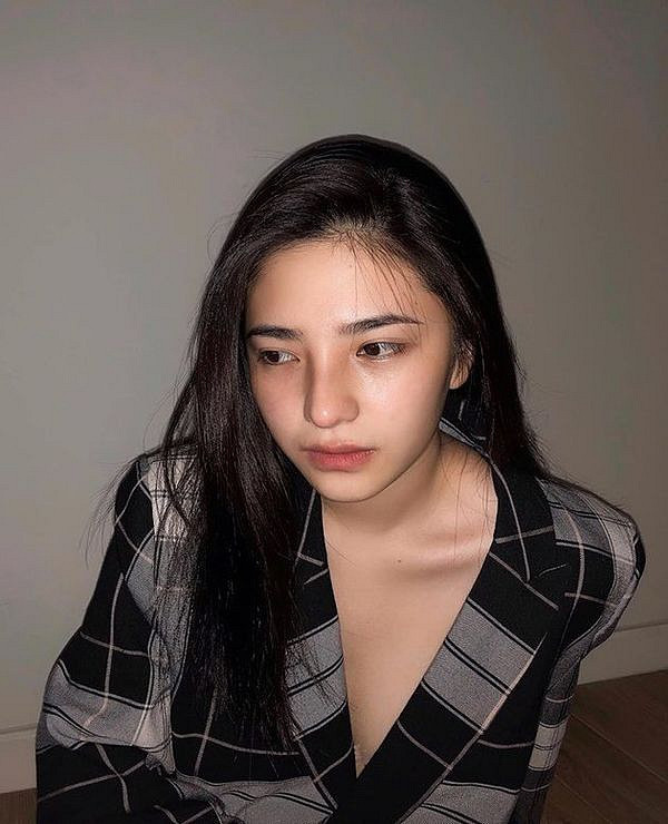  9X Đà Lạt xinh đẹp - Diệu Anh - theo đuổi phong cách thời trang tự do, tối giản. Các trang phục suit hay menswear được cô nàng đặc biệt ưa chuộng.