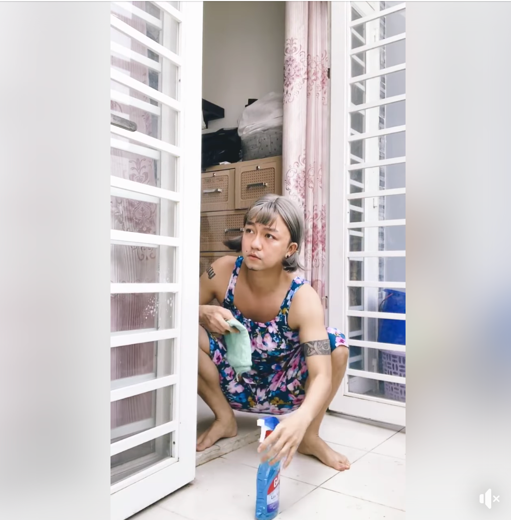 Trên Facebook cá nhân, anh chàng "mặn hơn muối" này thường xuyên đăng tải các clip vui nhộn, làm trò. Chẳng thế mà Trần Lập sở hữu hơn 16.000 lượt theo dõi trên trang cá nhân.