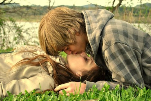 Đừng quên trao cho nàng những nụ hôn ngọt ngào trong ngày Valentine. .