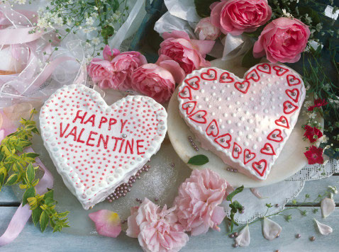 Nếu bạn có tài năng thiết kế, mỹ thuật thì ý tưởng tuyệt vời nhất là bạn hãy dành cho nàng một tấm thiệp Valentine, một món quà handmade (thủ công) bạn tự tay làm hoặc một bản vẽ chân dung của nàng mà bạn cảm thấy đẹp nhất.