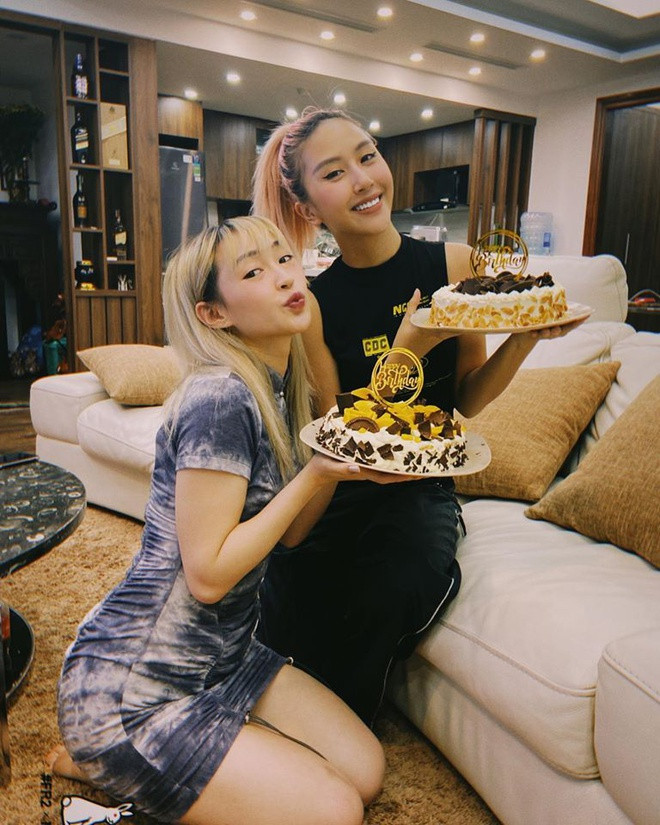 Quỳnh Anh Shyn và Sun HT là hai hot girl đình đám cực chăm chỉ nấu nướng trong mùa dịch. Hai cô nàng khéo bày ra đủ món từ đơn giản đến phức tạp để thử sức.