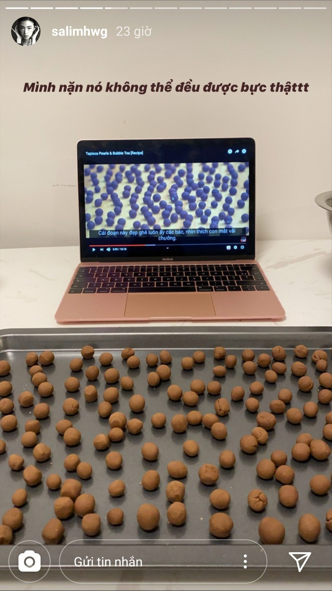 Quá thèm trà sữa, Salim tự học cách làm trân châu tại nhà theo các video hướng dẫn trên Youtube.