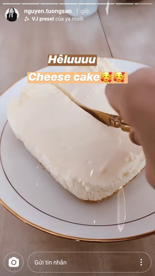 Á hậu Nguyễn Tường San giới thiệu với cộng đồng mạng món bánh do chính tay cô thực hiện. Mặc dù trong lúc làm gặp khá nhiều khó khăn nhưng thành quả vẫn hết sức đẹp mắt.