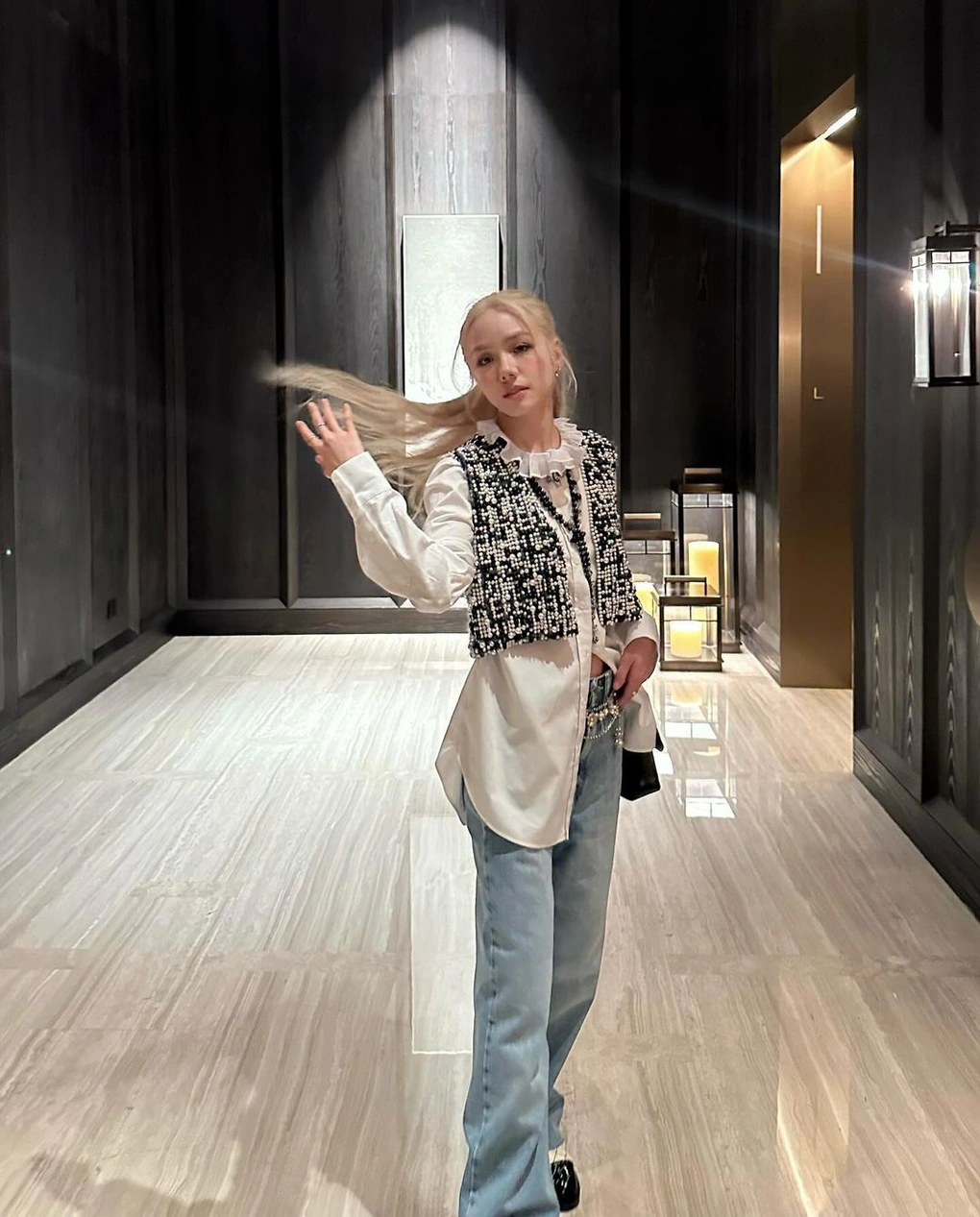 Về đời tư, Phương Ly khá kín tiếng. Cô tự nhận bản thân hướng nội, khép kín, ngại gặp người lạ, ngại nhận lời phỏng vấn báo chí.