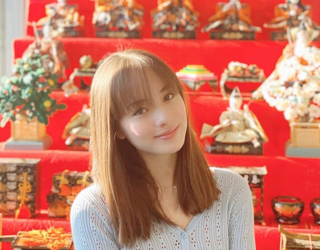 Bất ngờ nổi tiếng tại quê mẹ, Sakura tỏ ra khá bất ngờ và thích thú vì được nhiều người quan tâm đến vậy. Khi đọc được những bình luận khen ngợi, cô nàng thấy rất vui và muốn nỗ lực hơn nữa để được yêu mến.