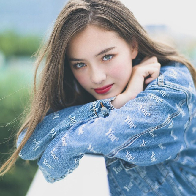 Năm ngoái, Sakura tham gia trình diễn cho sự kiện thời trang TGC Teen 2019 Summer tại Nhật Bản và nhận được nhiều sự quan tâm. Vẻ đẹp của cô được nhiều thương hiệu thời trang để ý.