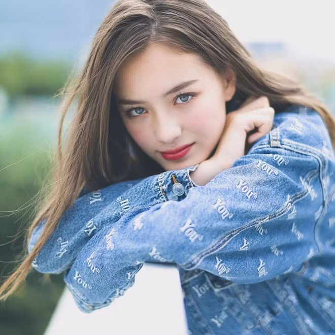 Năm ngoái, Sakura tham gia trình diễn cho sự kiện thời trang TGC Teen 2019 Summer tại Nhật Bản và nhận được nhiều sự quan tâm. Vẻ đẹp của cô được nhiều thương hiệu thời trang để ý.