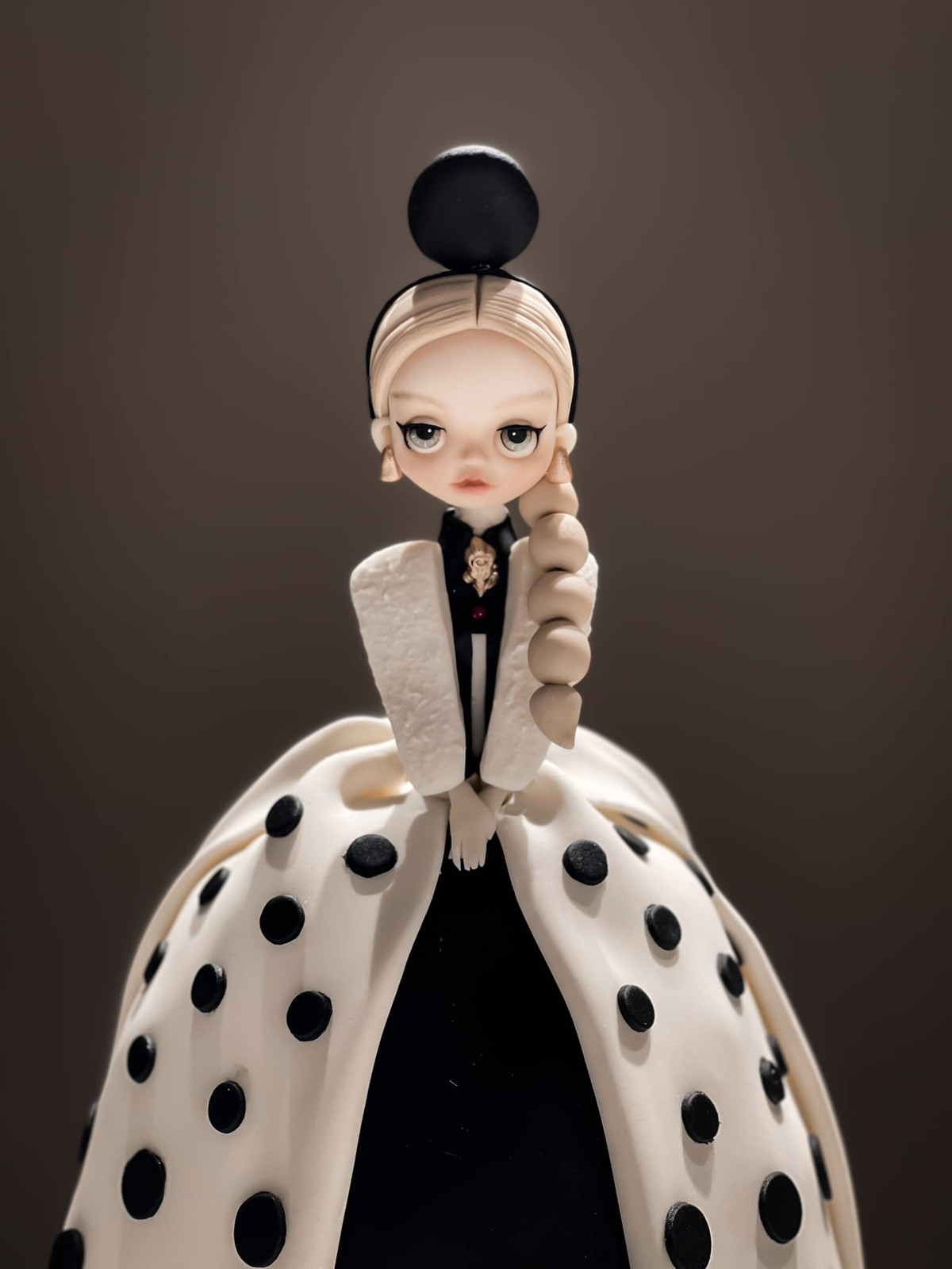 Ở dưới phần bình luận về bài viết của Anh Triết, nhiều người bày tỏ sự ngỡ ngàng trước những sản phẩm bánh kem giống hệt như được tạo bằng AI: "Mê quá, bạn này giỏi thực sự, nhìn chiếc bánh mình cứ tưởng là được tạo bằng AI".