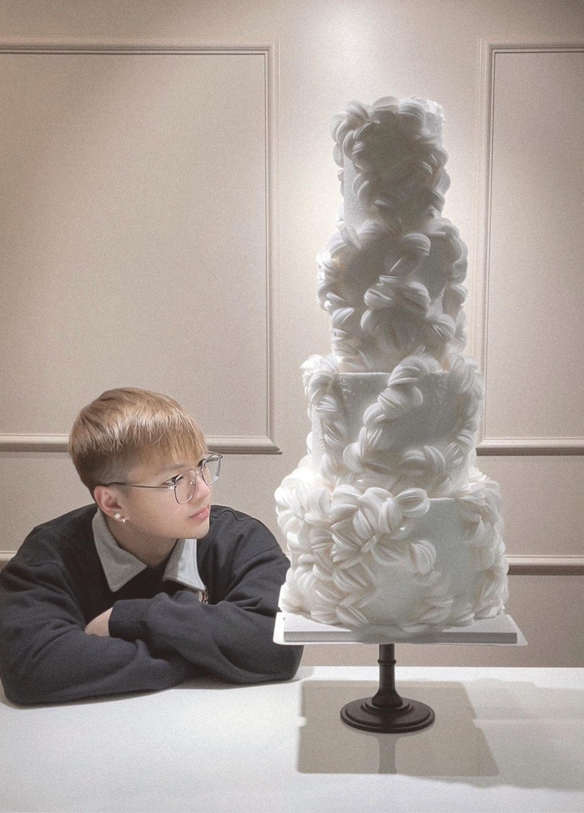 Bài đăng của một chàng trai trẻ trong hội nhóm yêu bếp về hành trình kiên trì với nghề làm bánh của mình đã thu hút rất nhiều sự quan tâm.