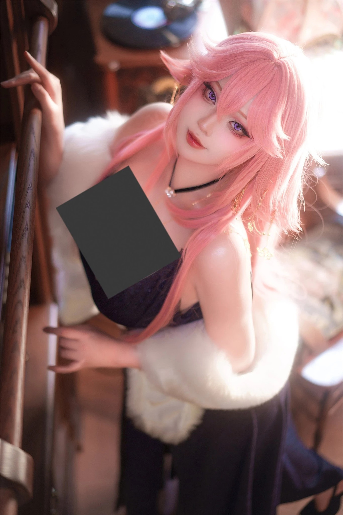 Nhờ vòng 1 “chết người” cùng vóc dáng đỉnh cao, Takomayuyi đã biến “phú bà” Yae Miko trở thành hình mẫu lý tưởng, khiến hàng triệu game thủ quốc tế ngây ngất ngay trong lần chiêm ngưỡng đầu tiên.