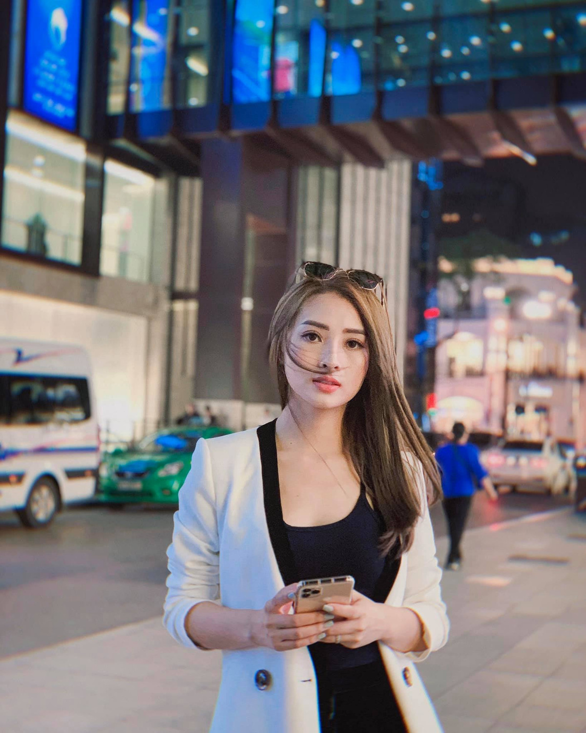 Trên trang cá nhân, Huyền Trang thường xuyên chia sẻ hình ảnh đời thường, đi chơi, du lịch cùng bạn bè.